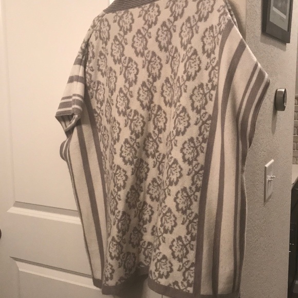 Ann Taylor gray and white drape sweater - Picture 5 of 7